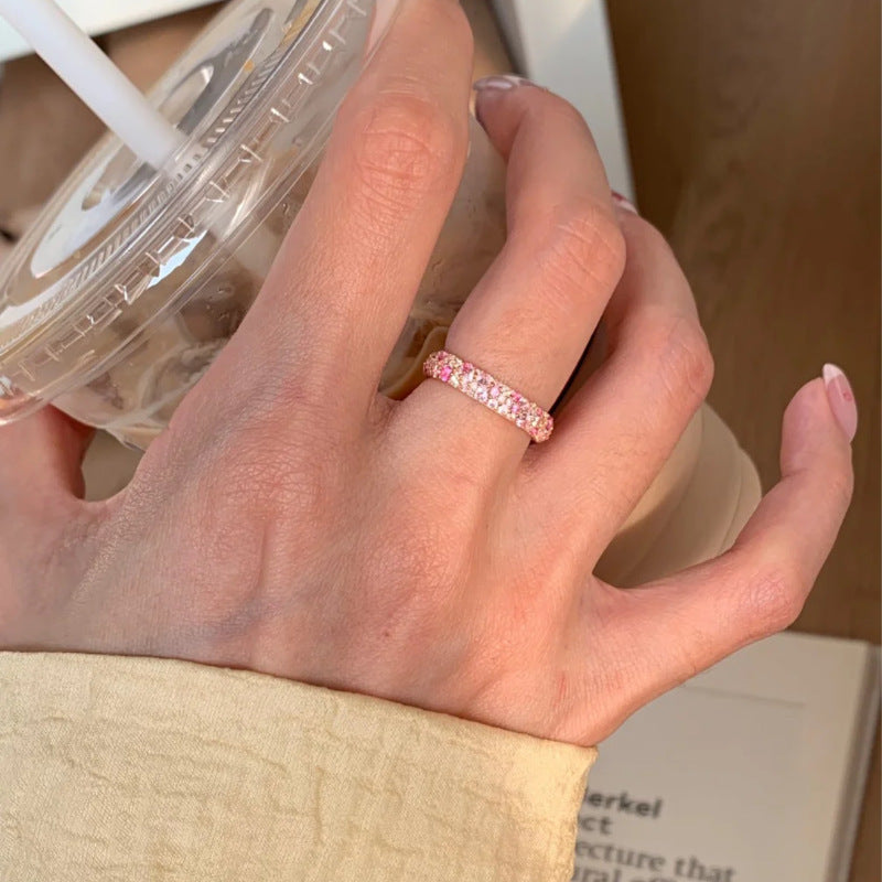 Bague ouverte rose avec détails brillants
