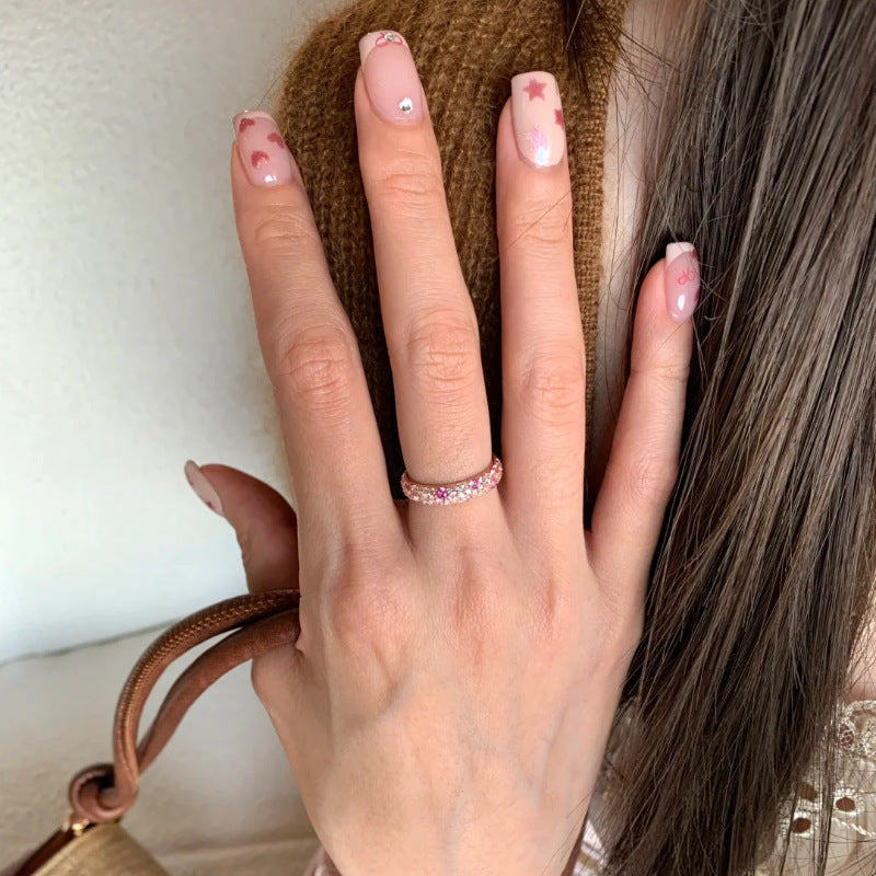 Bague ouverte rose avec détails brillants