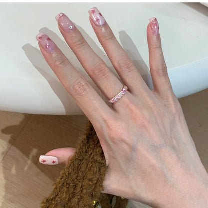 Bague ouverte rose avec détails brillants