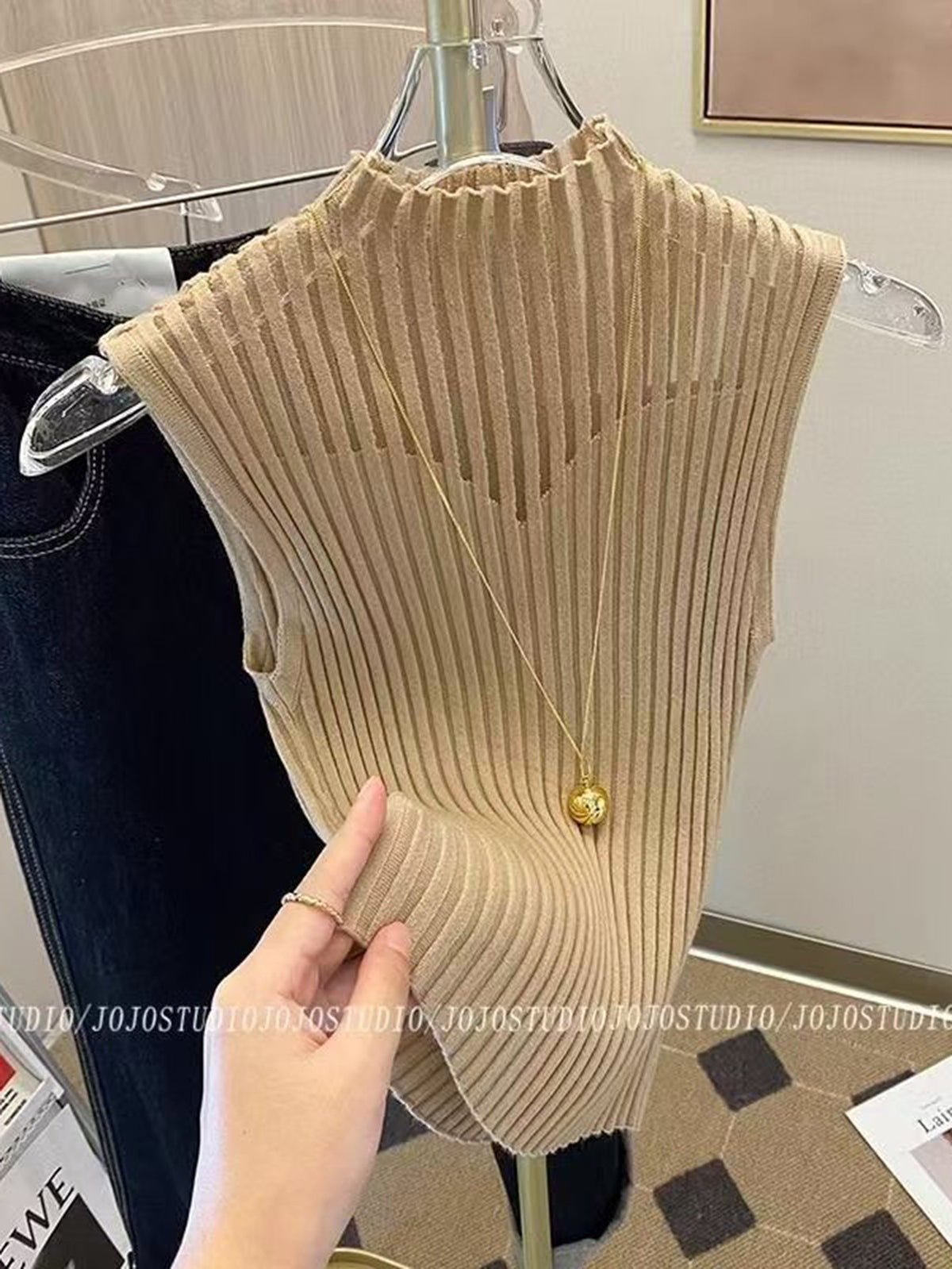 Haut en maille sans manches pour femme avec col élégant