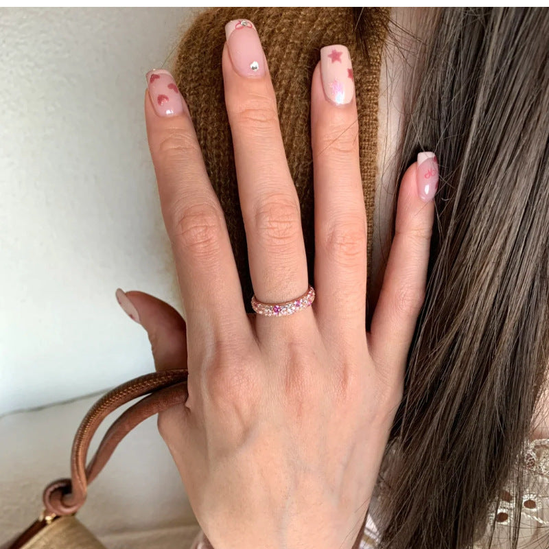 Bague ouverte rose avec détails brillants