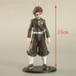 Figurine de guerrier d’anime en pose de combat