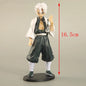 Figurine de guerrier d’anime en pose de combat
