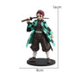 Figurine de guerrier d’anime en pose de combat