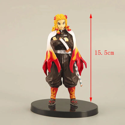 Figurine de guerrier d’anime en pose de combat