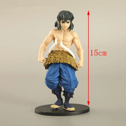 Figurine de guerrier d’anime en pose de combat